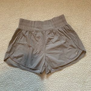 Balance athletica breeze short